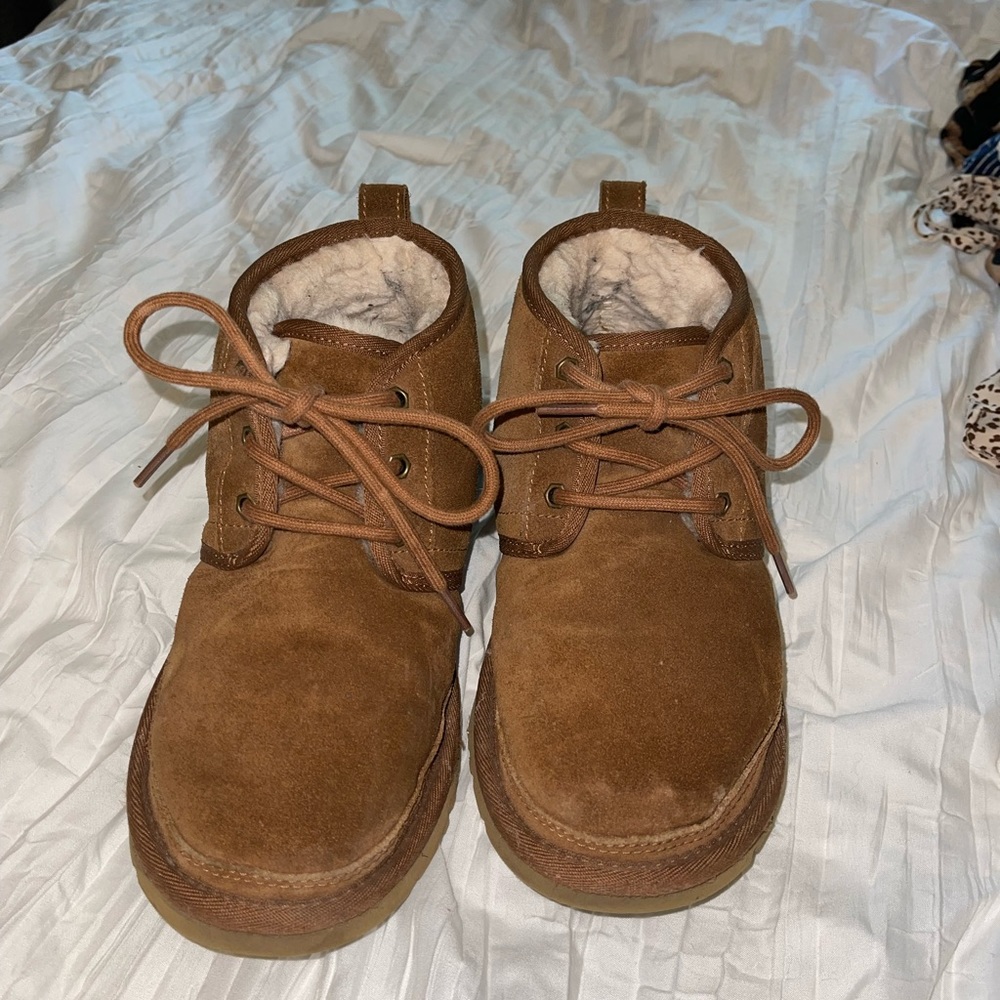 Chestnut mini ugg boots. Men’s size 6, Women’s size 8. Worn
